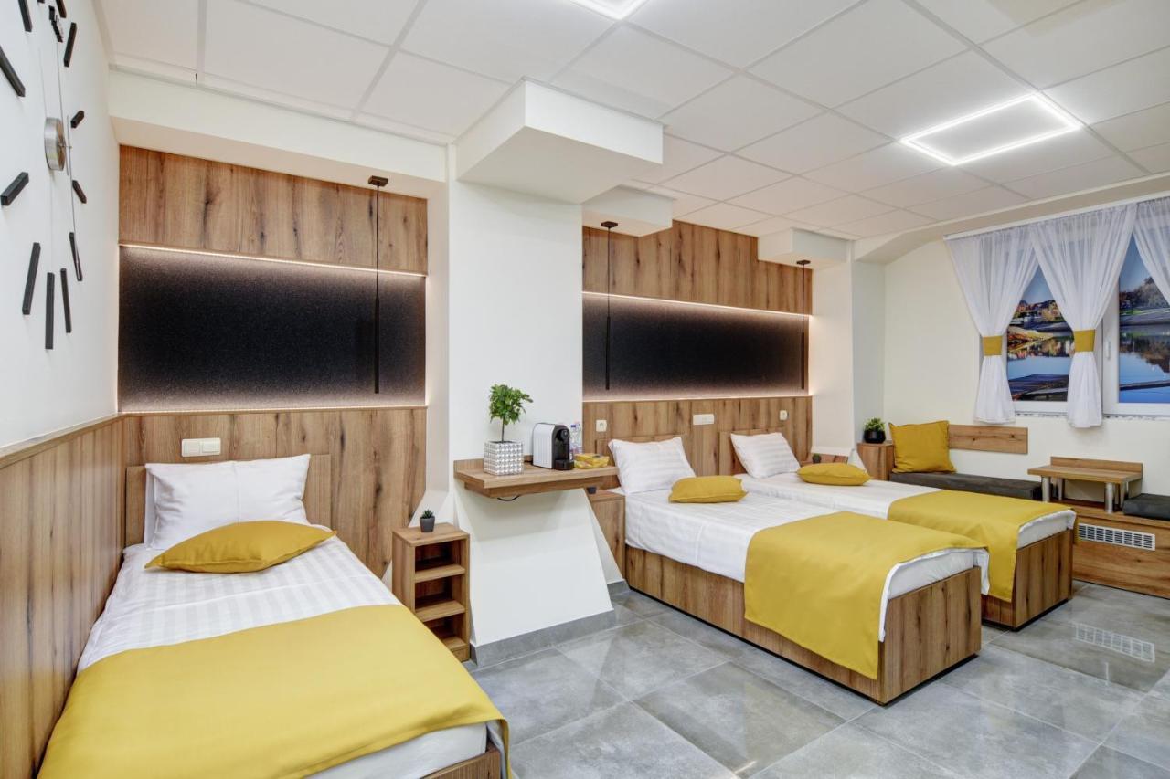 Riverside Inn - Dunaparti Szuteren Γκιόρ Εξωτερικό φωτογραφία