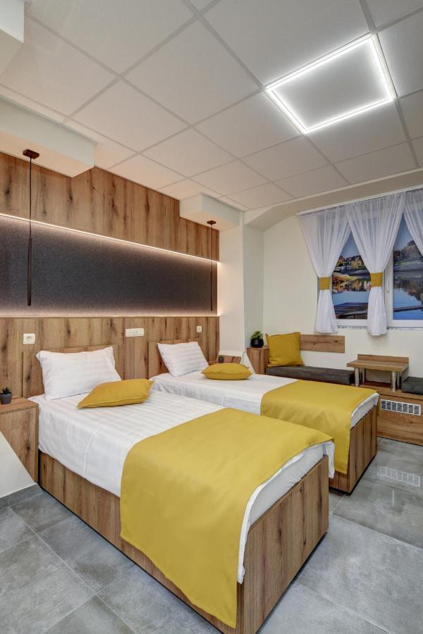 Riverside Inn - Dunaparti Szuteren Γκιόρ Εξωτερικό φωτογραφία